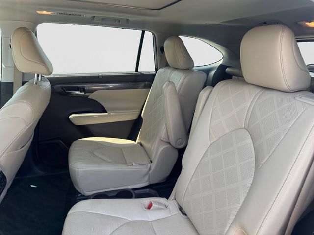 Used 2022 Toyota Highlander Platinum FWD image 20