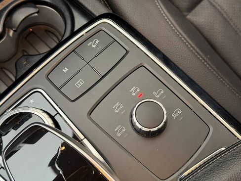 Used 2019 Mercedes-Benz GLE 400 4MATIC image 28