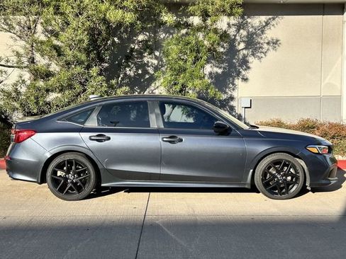 Used 2023 Honda Civic Sport image 3