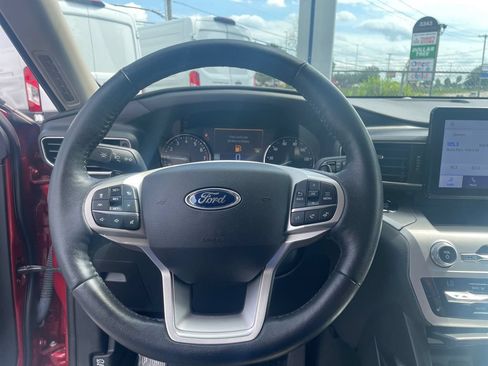 Certified 2021 Ford Explorer XLT w/ Equipment Group 202A AWD/4WD image 18