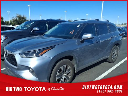 Used 2021 Toyota Highlander XLE image 1