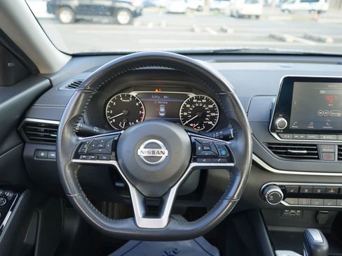 Used 2022 Nissan Altima 2.5 SV w/ SV Premium Package image 15