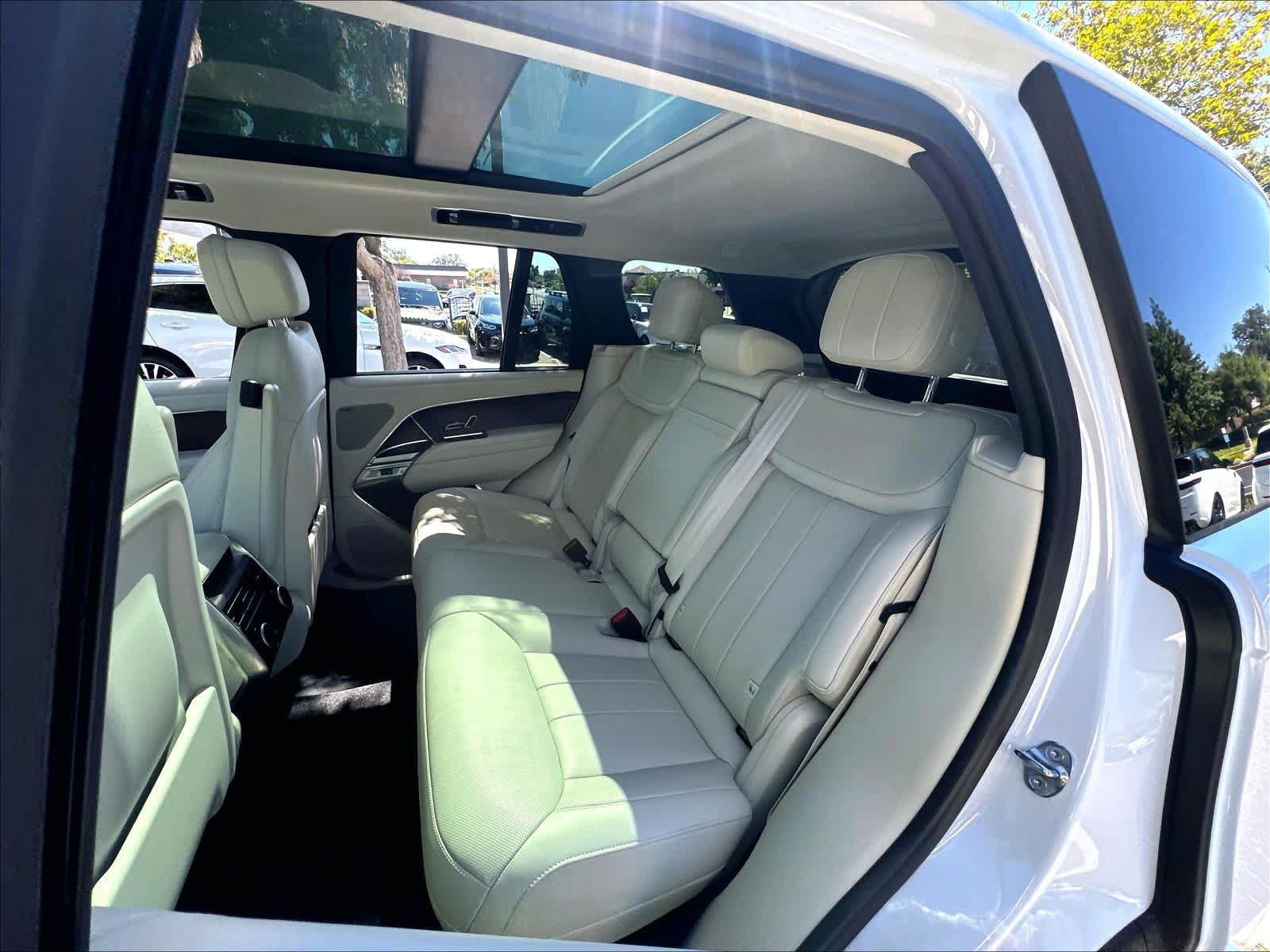 Used 2025 Land Rover Range Rover SE AWD/4WD image 30