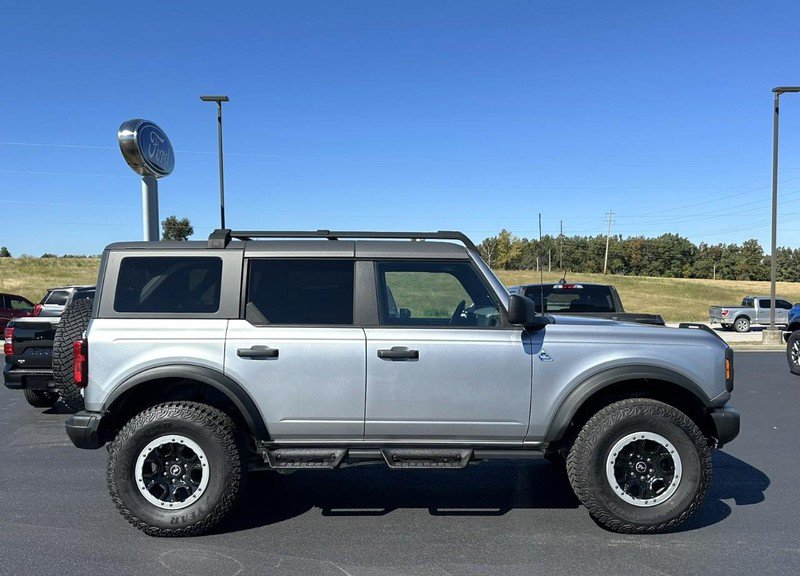 Used 2024 Ford Bronco Black Diamond w/ Sasquatch Package AWD/4WD image 2