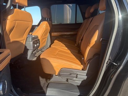 Used 2022 Ford Expedition Max Platinum image 11