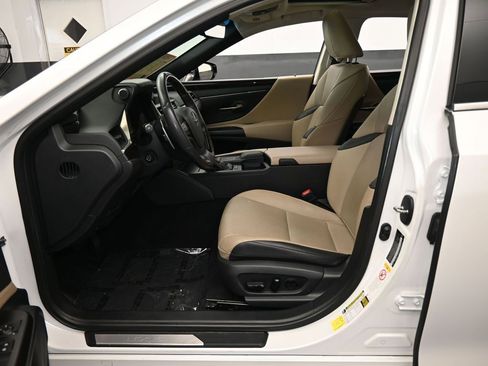 Used 2019 Lexus ES 350 w/ Premium Package image 12