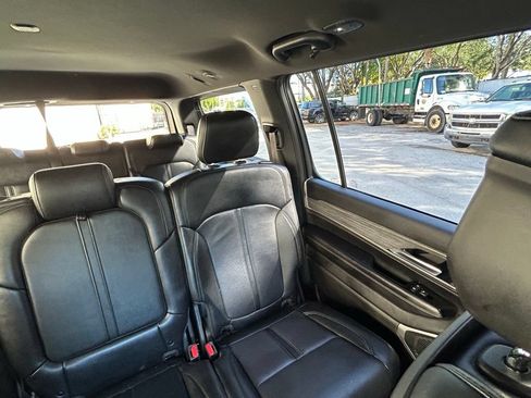 Used 2024 Jeep Wagoneer Series II w/ Flexible Seating Group AWD/4WD image 15