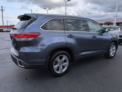 Used 2017 Toyota Highlander Limited AWD/4WD image 5