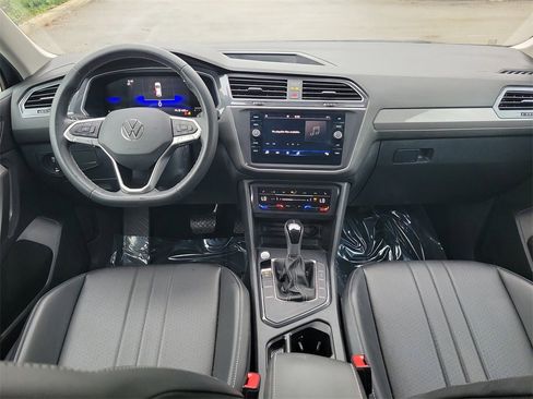 Certified 2023 Volkswagen Tiguan SE image 9
