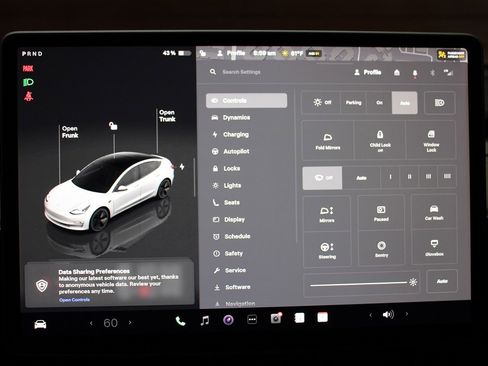Used 2023 Tesla Model 3 Standard Range image 15
