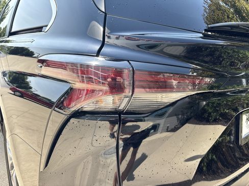 Used 2025 Toyota Sienna XLE FWD image 12