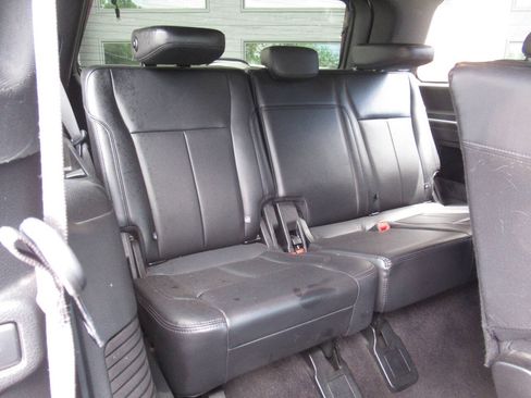 Used 2019 Ford Expedition XLT w/ Equipment Group 202A AWD/4WD image 8