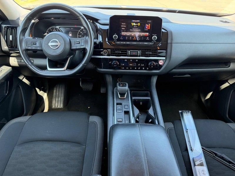 Used 2024 Nissan Pathfinder SV FWD image 9