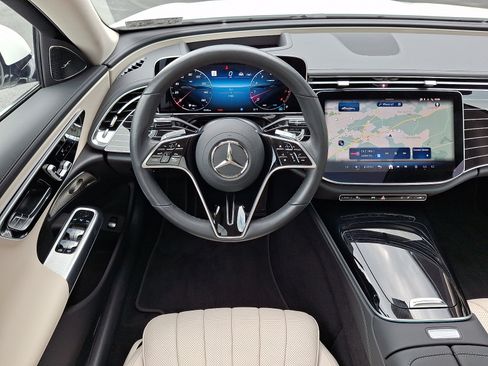 Used 2025 Mercedes-Benz E 450 4MATIC Sedan image 12
