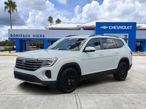 Used 2025 Volkswagen Atlas SE AWD/4WD image 2
