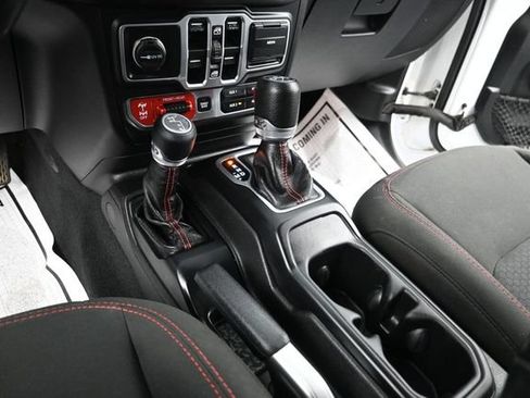 Used 2018 Jeep Wrangler Unlimited Rubicon AWD/4WD image 26