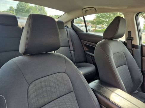 Used 2025 Nissan Altima 2.5 SV FWD image 32