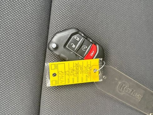 Used 2023 Jeep Gladiator Sport image 24