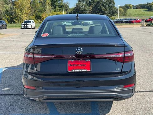Used 2025 Volkswagen Jetta SE FWD image 5