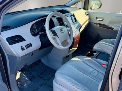 Used 2011 Toyota Sienna XLE w/ XLE Navigation Pkg image 12