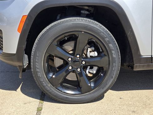 Used 2022 Jeep Grand Cherokee L Laredo image 11