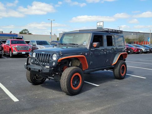 Used 2016 Jeep Wrangler Unlimited Rubicon w/ Connectivity Group image 2
