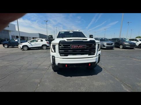 Used 2024 GMC Sierra 2500 AT4 w/ AT4 Preferred Package AWD/4WD image 3