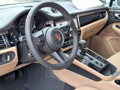 New 2026 Porsche Macan AWD/4WD image 4