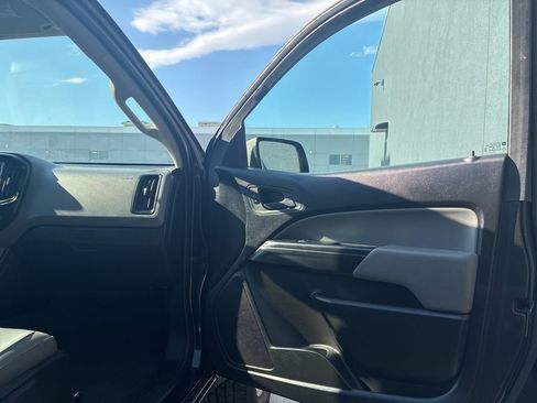 Used 2022 Chevrolet Colorado W/T w/ WT Convenience Package RWD image 9