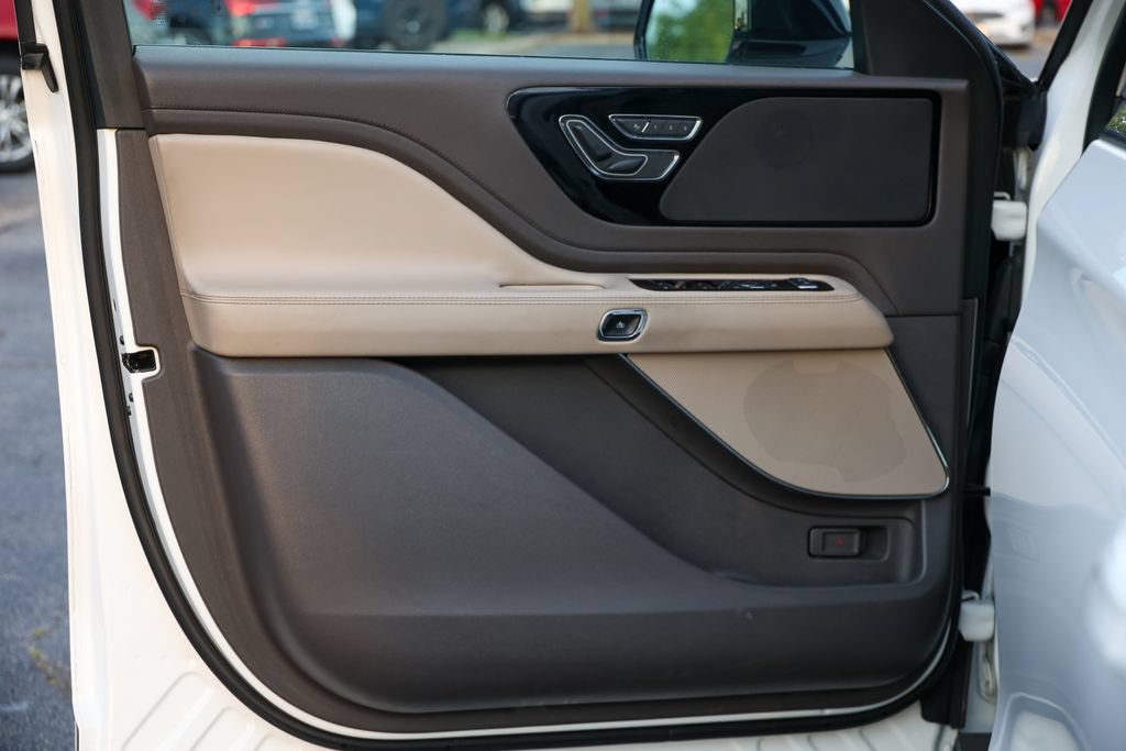 Certified 2022 Lincoln Aviator AWD w/ Premium Package image 4