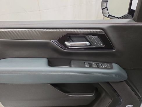 Used 2025 GMC Yukon XL AT4 w/ AT4 Premium Package AWD/4WD image 22