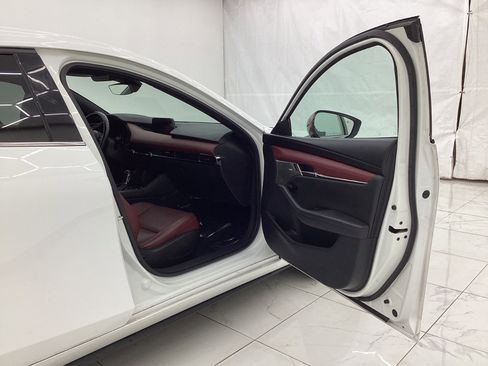 Used 2019 MAZDA MAZDA3 Hatchback w/ Premium Package image 17