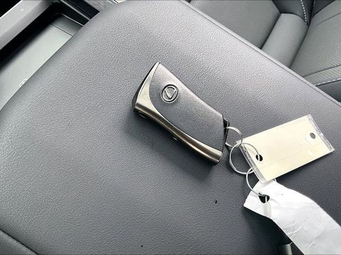 Used 2025 Lexus GX 550 w/ Accessory Package (2T) image 14