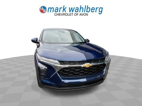 Used 2024 Chevrolet Trax LS w/ LS Convenience Package FWD image 2
