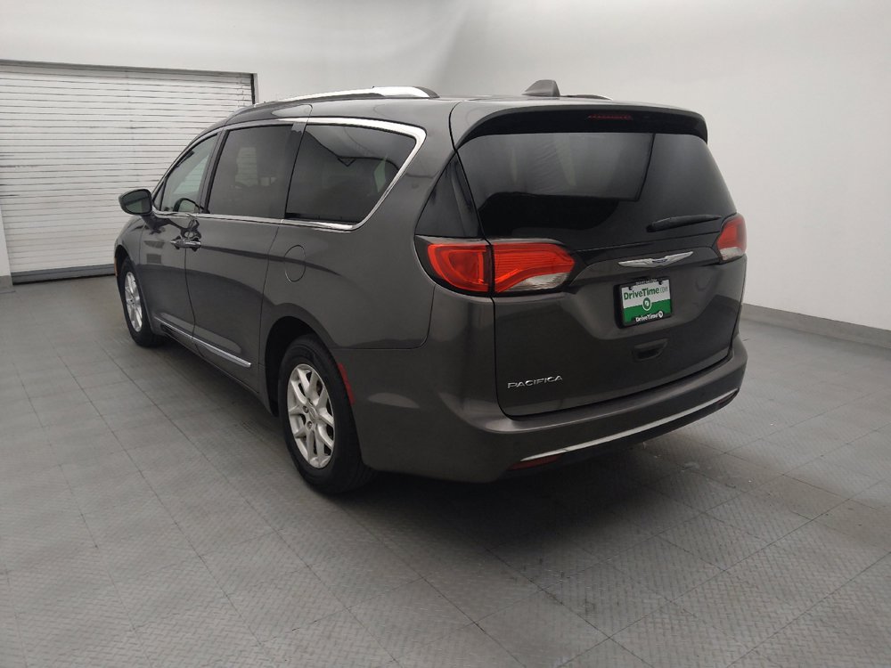 Used 2020 Chrysler Pacifica Touring-L FWD image 5