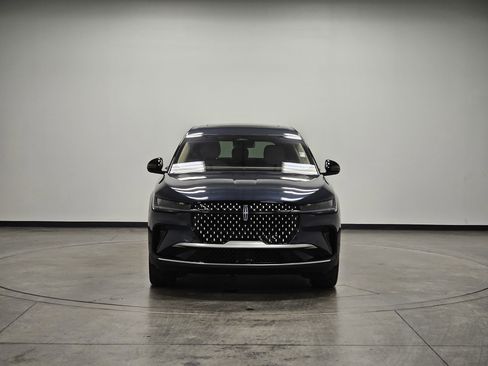 Used 2024 Lincoln Nautilus Premier w/ Equipment Group 102A image 3