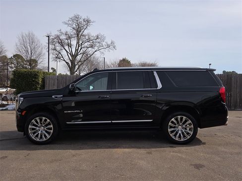 Used 2021 GMC Yukon XL Denali w/ Denali Premium Package image 2