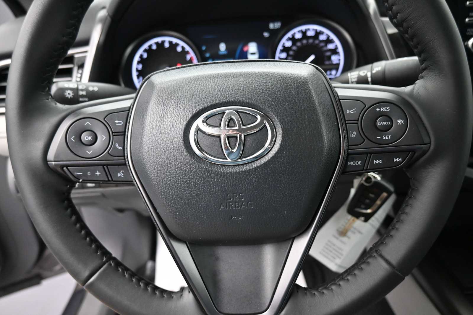 Used 2024 Toyota Camry SE AWD/4WD image 6