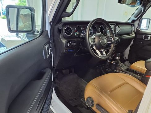 Used 2022 Jeep Wrangler Unlimited Sahara w/ Cold Weather Group AWD/4WD image 7