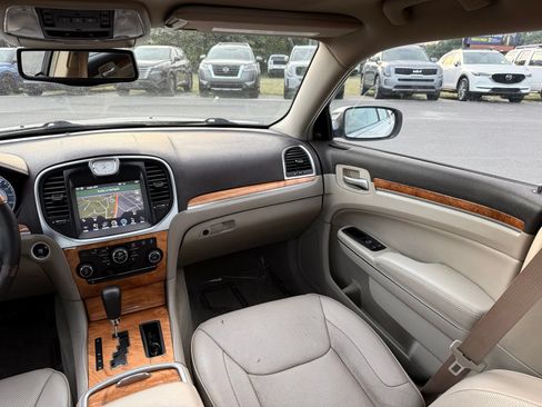 Used 2014 Chrysler 300 C RWD image 34