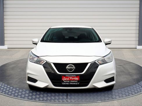 Used 2021 Nissan Versa SV image 2