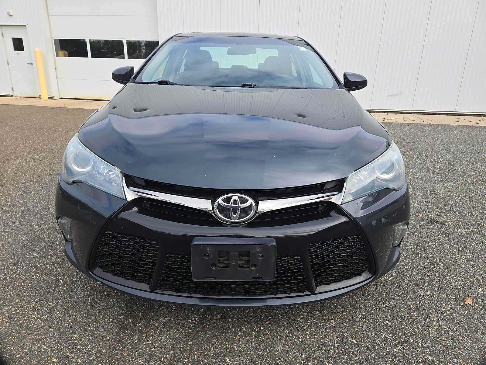 Used 2016 Toyota Camry XSE w/ Moonroof Package FWD image 2