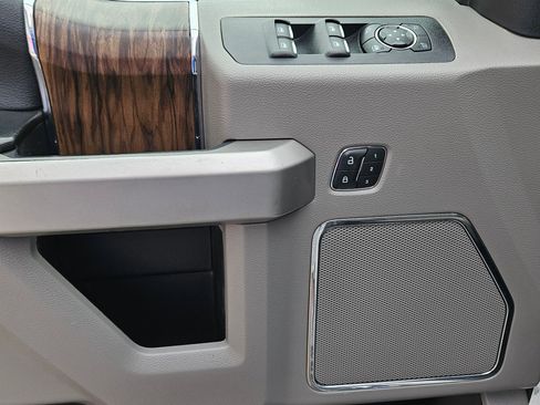 Used 2019 Ford F150 Lariat image 18