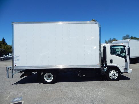 Used 2024 Chevrolet Low Cab Forward 5500HD RWD image 9