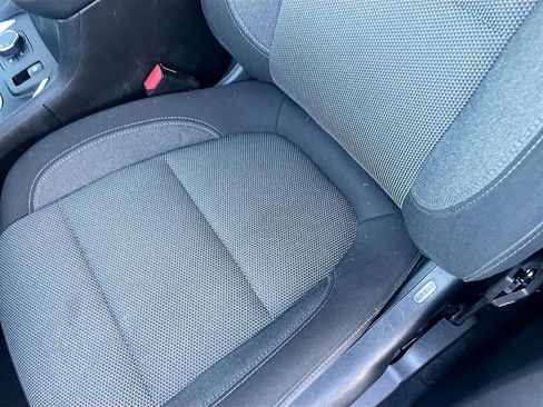 Used 2023 Chevrolet Traverse LT FWD image 19