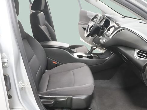 Used 2021 Chevrolet Malibu LS FWD image 28