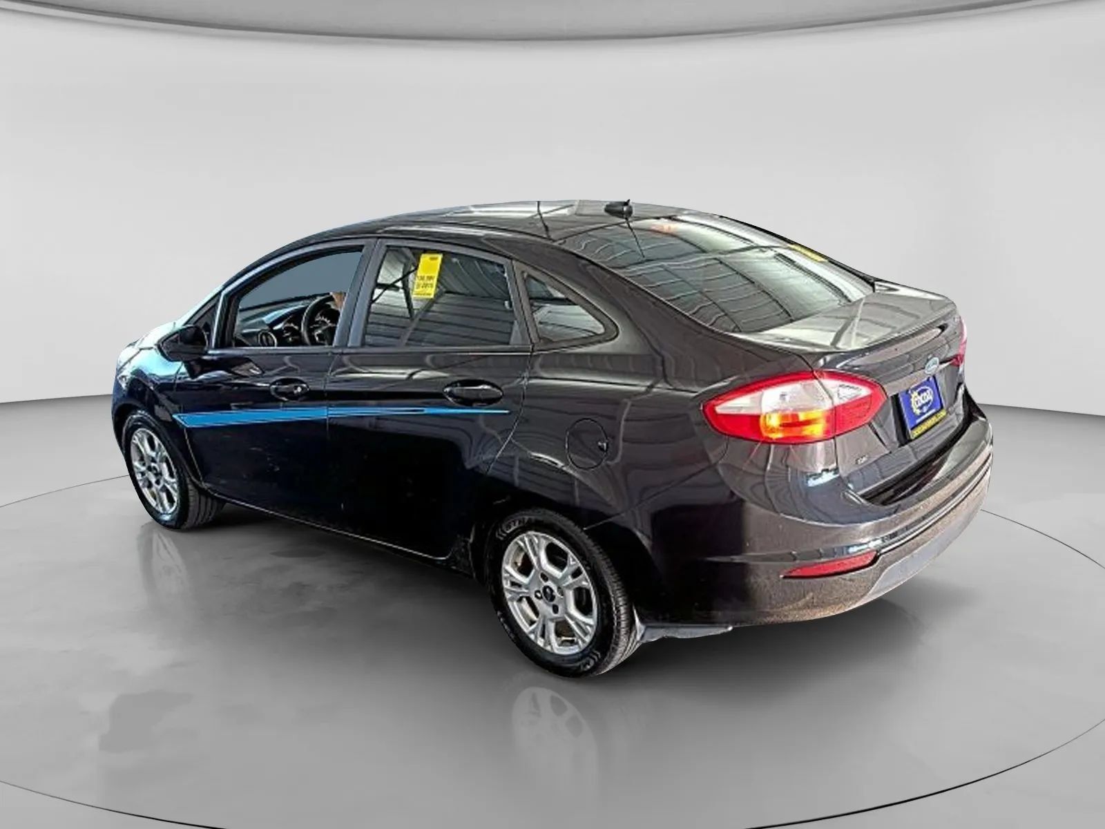 Used 2015 Ford Fiesta SE w/ Comfort Package FWD image 4