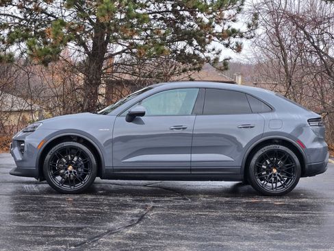 Certified 2025 Porsche Macan Electric image 2