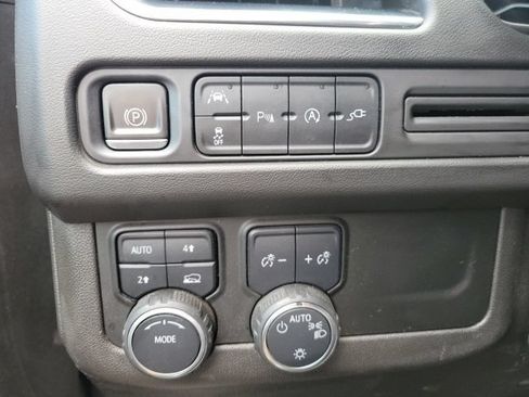 Certified 2022 Chevrolet Suburban LT AWD/4WD image 11
