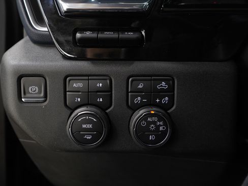 Used 2024 Chevrolet Silverado 1500 High Country image 26